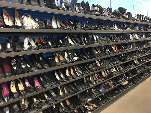 Thrift Store «Higley & Queen Creek Goodwill Retail Store & Donation Center», reviews and photos, 4570 S Higley Rd, Gilbert, AZ 85297, USA