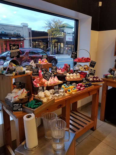 Cosmetics Store «Lush Cosmetics», reviews and photos, 3915 W 50th St, Edina, MN 55424, USA