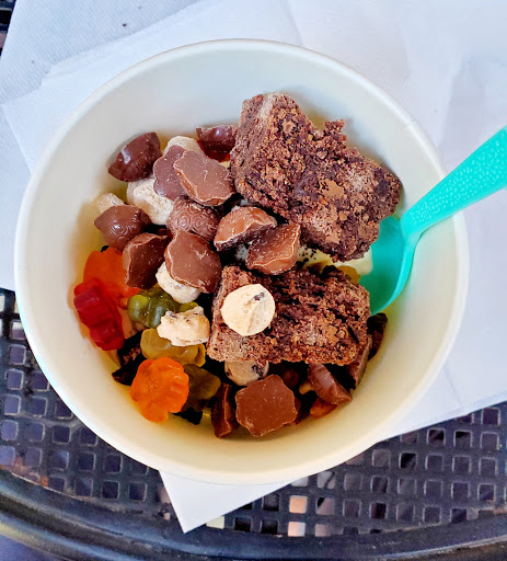 Frozen Yogurt Shop «Gracie Bleu Frozen Yogurt», reviews and photos, 9155 Poplar Ave, Germantown, TN 38139, USA