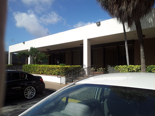 SunTrust Bank, 1740 W 49th St, Hialeah, FL 33012, Bank