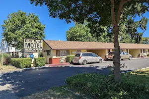 Pick Wick Motel image