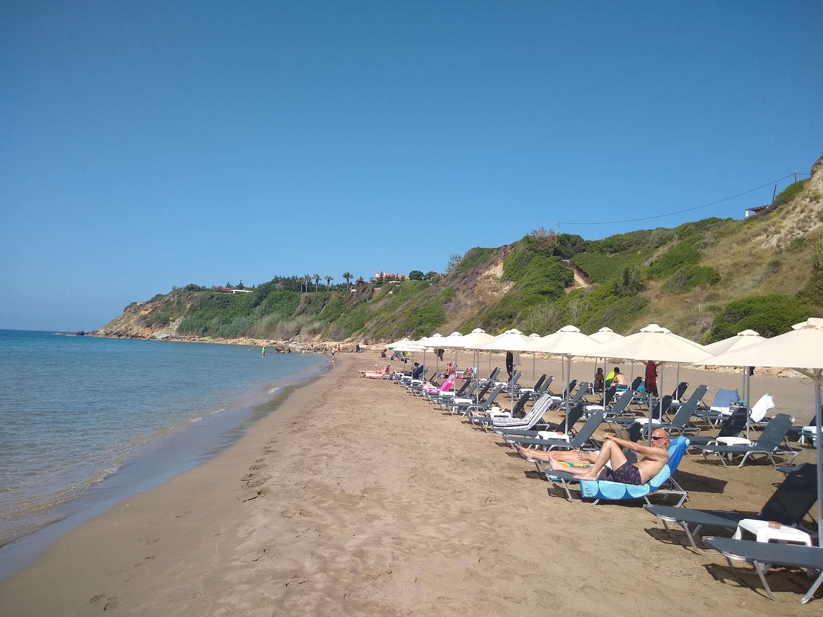 Foto van Agios Chelis beach met kleine baai