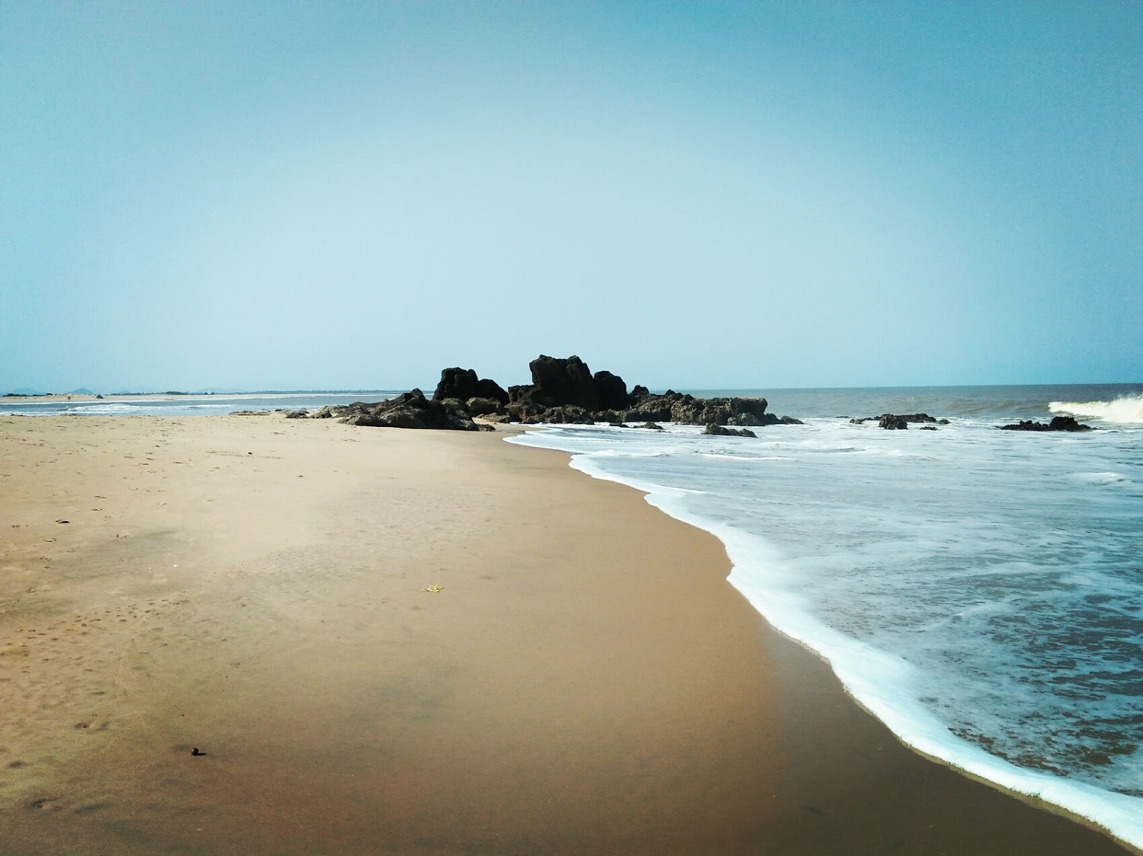 Port Kalingapatnam Beach的照片 带有长直海岸