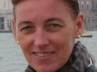 Dr Anne Giard