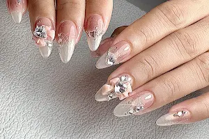 Ana beauty nails image