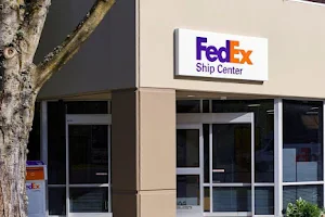 FedEx Ship Center image