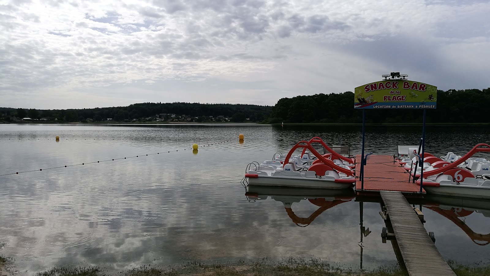 Foto von Plage Bouzey - beliebter Ort unter Entspannungskennern