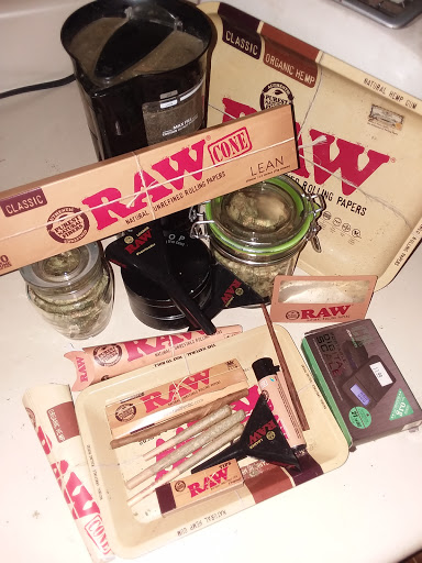 Shopping Mall «Glen Oaks Shopping Center», reviews and photos, 255th St, Glen Oaks, NY 11004, USA