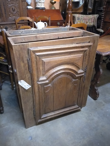 Antique Furniture Store «Lots of Furniture Antiques Warehouse», reviews and photos, 910 N Riverfront Blvd, Dallas, TX 75207, USA