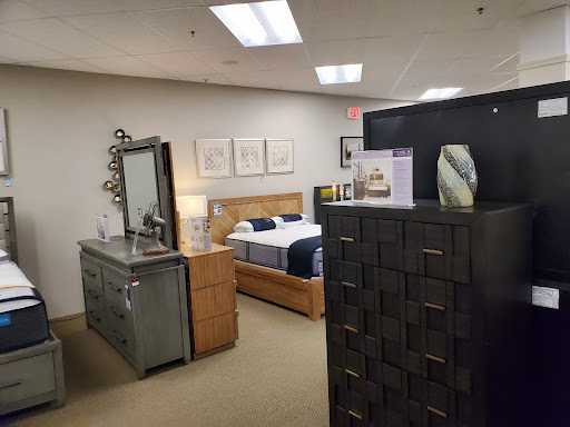 Furniture Store «Raymour & Flanigan Furniture and Mattress Store», reviews and photos, 2780 W Ridge Rd, Rochester, NY 14626, USA