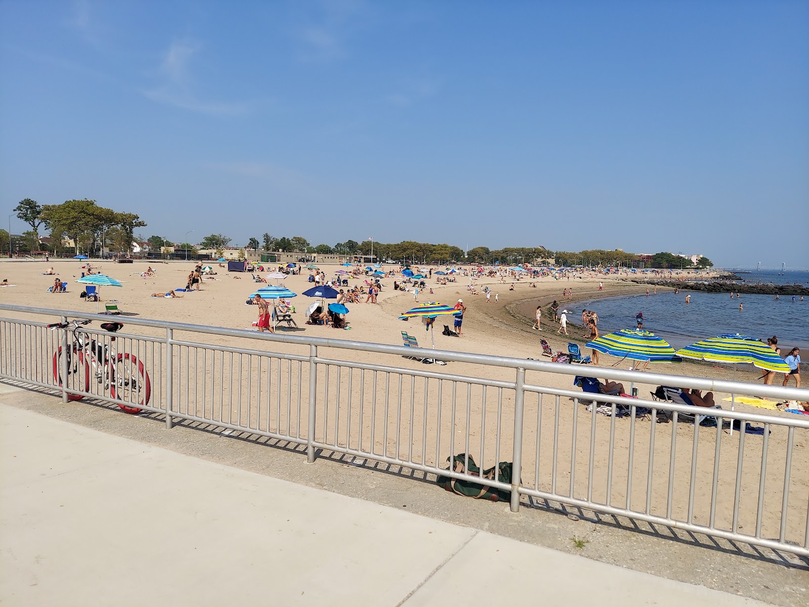 Foto de Manhattan Beach con una costa espaciosa
