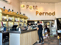 Atmosphère du Restaurant français Le Petit Pernod à Marseille - n°5