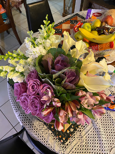 Florist «Pretty Petals Floral Boutique», reviews and photos, 2932 Hillcrest Dr, San Antonio, TX 78201, USA