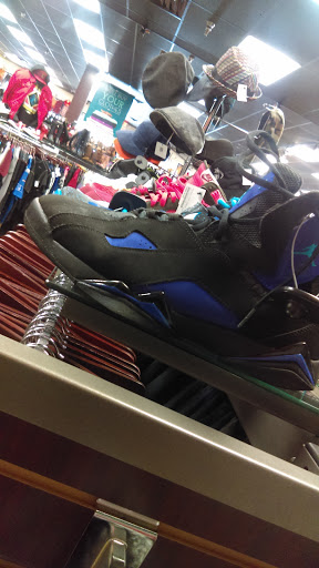 Clothing Store «Uptown Cheapskate», reviews and photos, 3262 Silas Creek Pkwy, Winston-Salem, NC 27103, USA