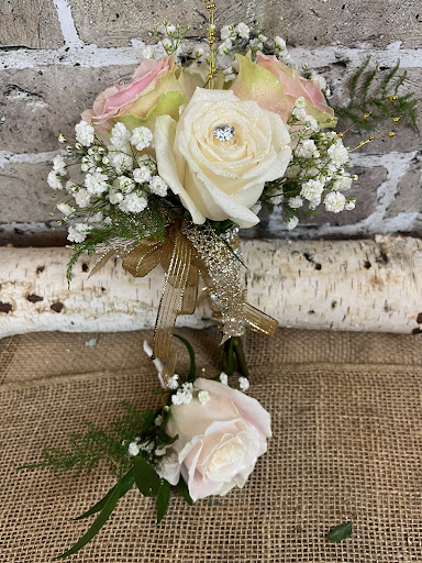 Florist «Mandy J Florist & Gifts», reviews and photos, 137 N Main St, Almont, MI 48003, USA