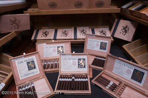 Tobacco Shop «Tobacco City», reviews and photos, 3281 W 115th St, Merrionette Park, IL 60803, USA