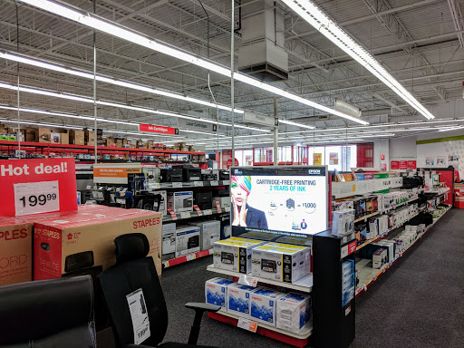 Office Supply Store «Staples», reviews and photos, 1950 W State Rd 426, Oviedo, FL 32765, USA