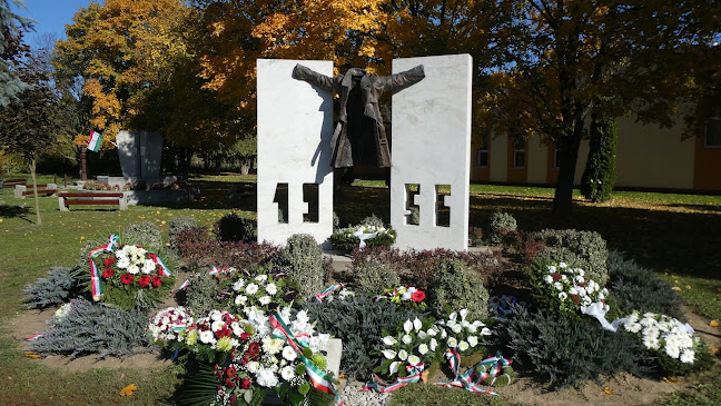 Értékelések erről a helyről: 1956-os emlékmű, Nagyoroszi - Kertészkedő