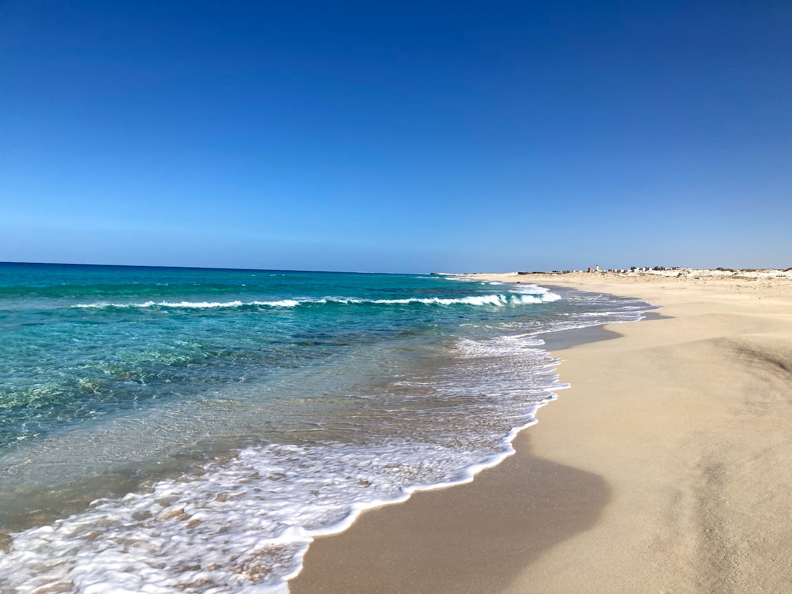 Foto di Golgota Beach con una superficie del sabbia luminosa