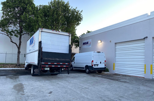 Outlet Store «Rooms To Go Outlet Furniture Store - Hialeah», reviews and photos, 750 W 49th St, Hialeah, FL 33012, USA