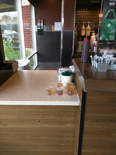 Coffee Shop «Starbucks», reviews and photos, 7802 Olson Memorial Hwy, Golden Valley, MN 55427, USA