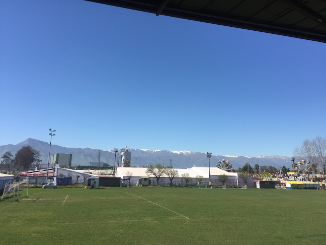 Opiniones de Estadio Lautaro en Buin - Campo de fútbol