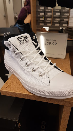 Shoe Store «DSW Designer Shoe Warehouse», reviews and photos, 8400 Factory Shops Blvd #400, Jeffersonville, OH 43128, USA