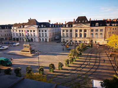 Docteur Claude Rivière dermatologie et médecine esthétique à Orléans