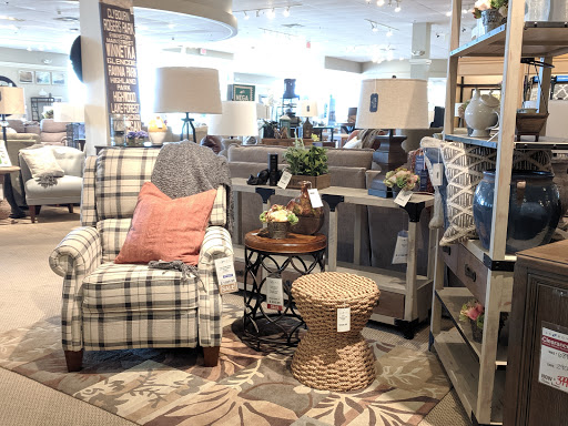 Furniture Store «La-Z-Boy Furniture Galleries», reviews and photos, 422 Randall Rd, South Elgin, IL 60177, USA