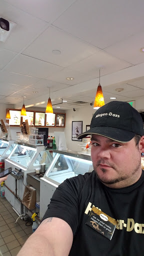 Ice Cream Shop «Haagen-Dazs Ice Cream Shop», reviews and photos, 675 Lionshead Pl, Vail, CO 81657, USA