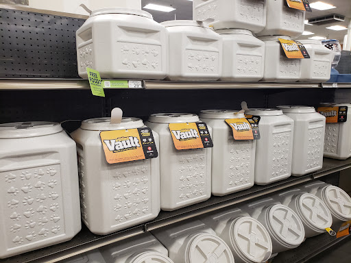 Pet Supply Store «Petco Animal Supplies», reviews and photos, 210 Nut Tree Pkwy, Vacaville, CA 95687, USA