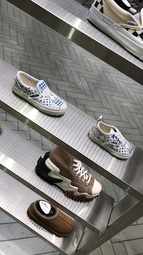 Clothing Store «Kith Brooklyn», reviews and photos, 233 Flatbush Ave, Brooklyn, NY 11217, USA