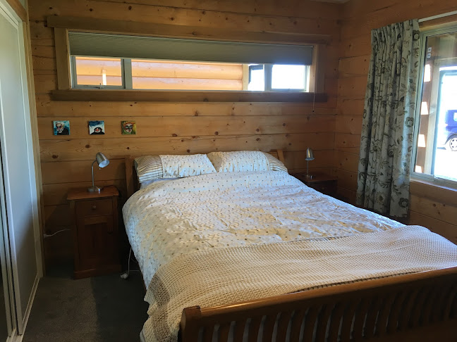 Reviews of The Log Cottage in Christchurch - Hotel