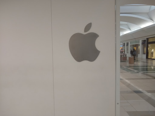 Computer Store «Apple Woodland», reviews and photos, 3195 28th St SE, Grand Rapids, MI 49512, USA