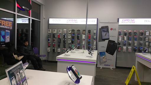 Cell Phone Store «MetroPCS Authorized Dealer», reviews and photos, 65 Douglas St, Holland, MI 49424, USA