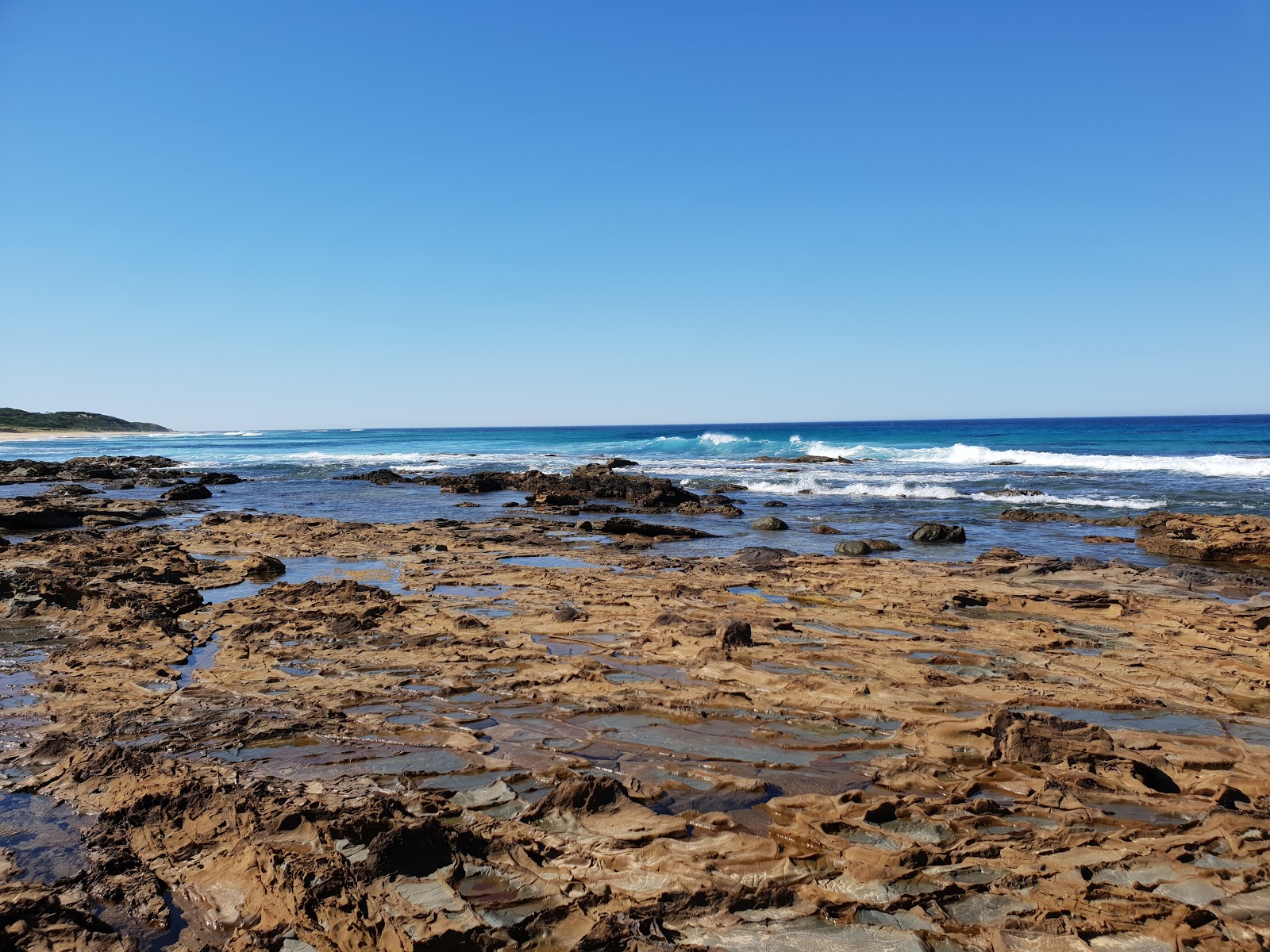 Cutlers Beach的照片 带有碧绿色纯水表面