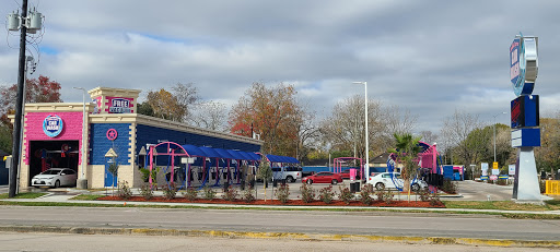 Cadillac Express Car Wash Little York rd. en Houston
