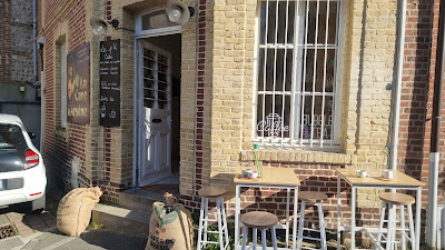 Le p'tit café à Étretat