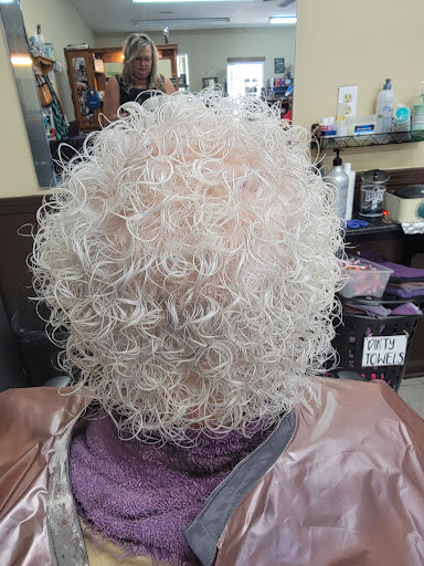 Beauty Salon «Top Notch Salon», reviews and photos, 92 Bluebird Ct, Lawrenceburg, KY 40342, USA