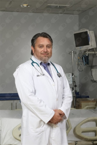 Dr. Alvaro Andres Bustos Binimelis, Cirujano general