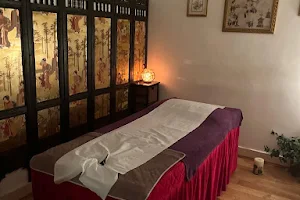 Reborn UK Massage image