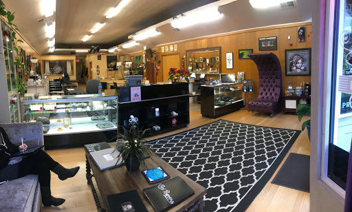 Tattoo Shop «Queen Bee Tattoo & Gallery», reviews and photos, 230 Main St, Springfield, OR 97477, USA