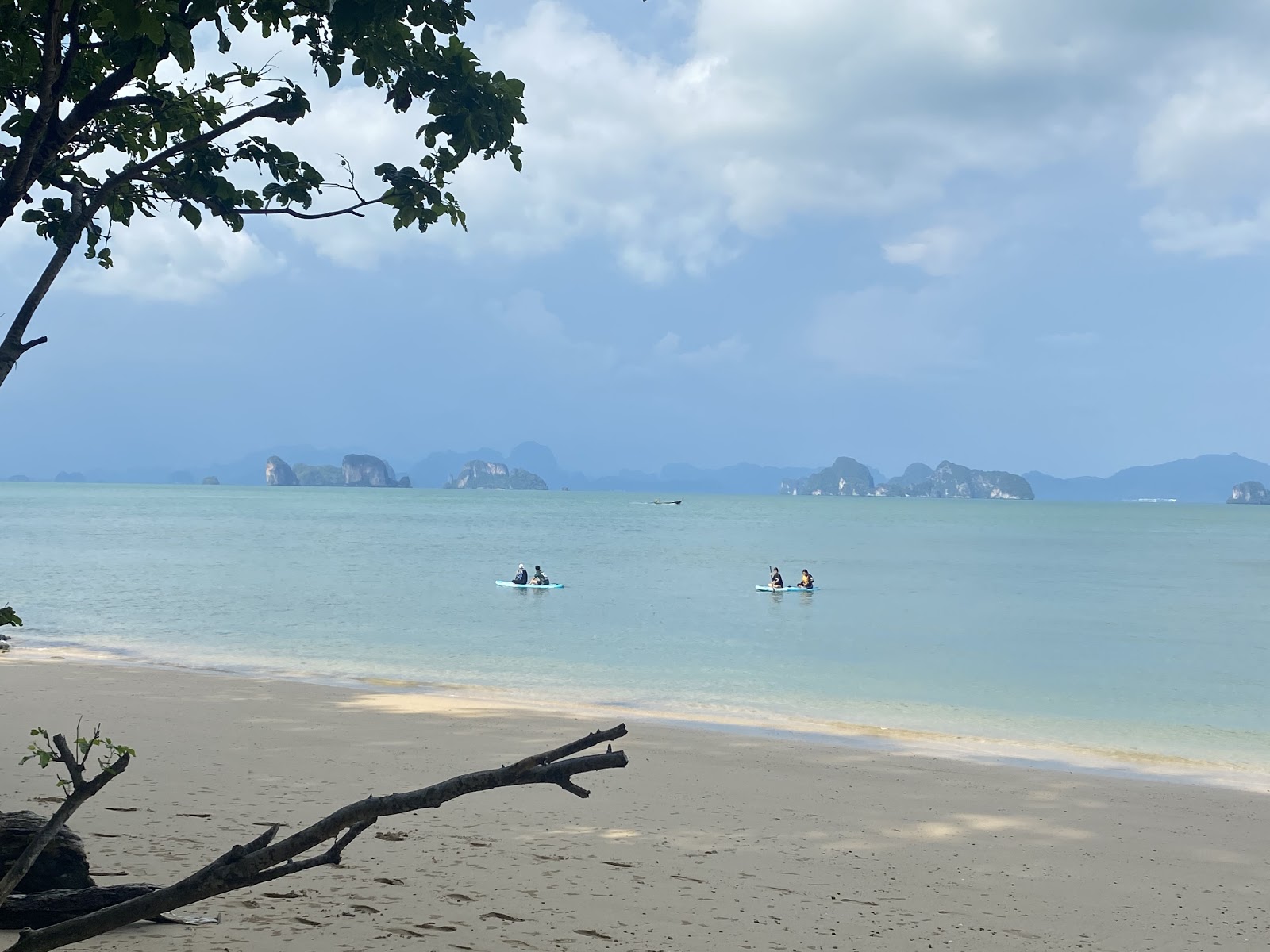 Lom Le Beach'in fotoğrafı kısmen temiz temizlik seviyesi ile