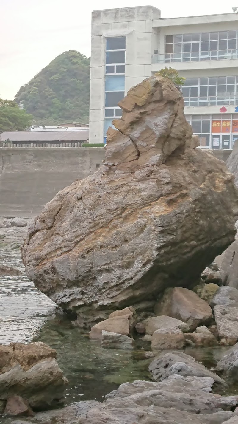 鴨川のゴリラ岩