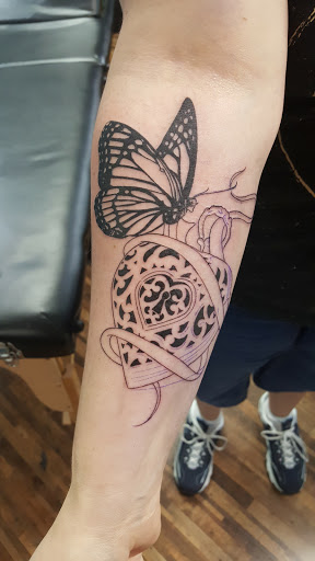 Tattoo Shop «Modern Electric Tattoo and Body Piercing», reviews and photos, 411 S Wesleyan Blvd, Rocky Mount, NC 27803, USA