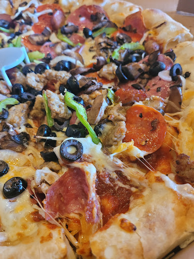 Pizza Restaurant «Round Table Pizza», reviews and photos, 2511 Naglee Rd, Tracy, CA 95304, USA