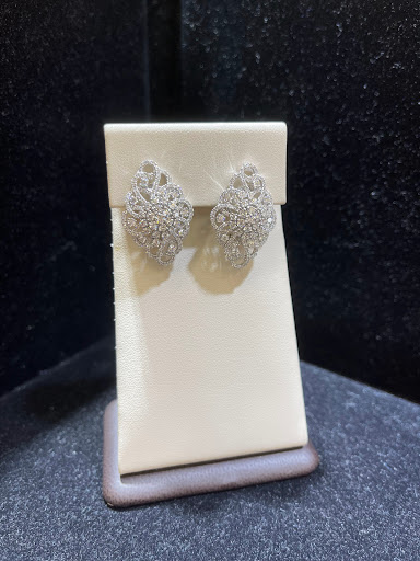 Jewelry Store «Levit Jewelers», reviews and photos, 1000 Park Blvd E, Massapequa Park, NY 11762, USA