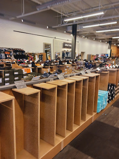 Shoe Store «DSW Designer Shoe Warehouse», reviews and photos, 6971 Grand Ave, Gurnee, IL 60031, USA