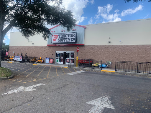 Tractor Supply Co., 2300 N Woodland Blvd, DeLand, FL 32720, USA, 