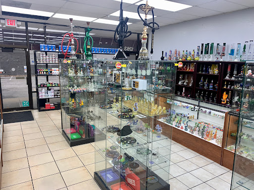 Tobacco Shop «Smoke Tokz Head Shop KC», reviews and photos, 1263 W 103rd St, Kansas City, MO 64114, USA